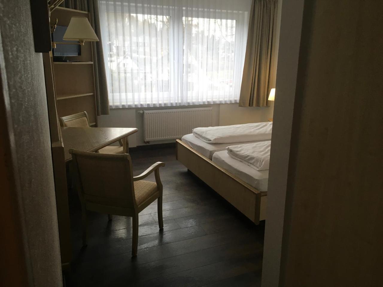 Hotel-Pension zum Paradies Willingen  Bagian luar foto